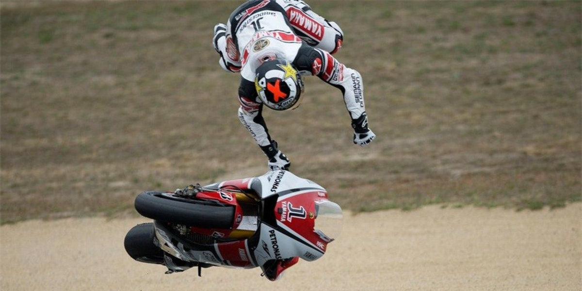 Caída highside en moto - Oversuspension